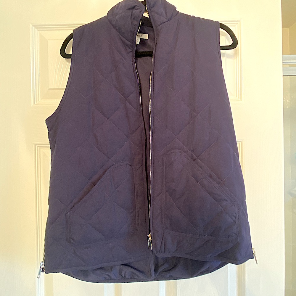 Dark navy puffer vest